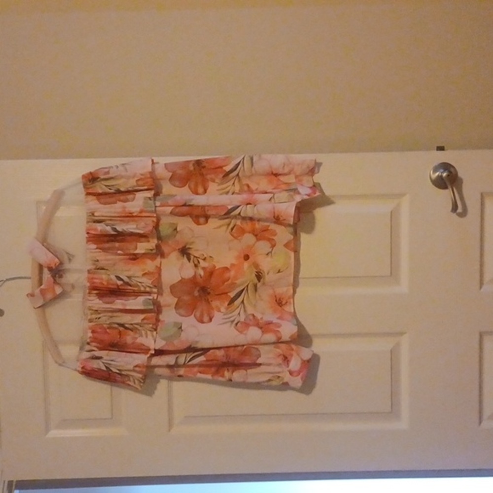 Women's blouse by ChicMe. Overlay pleated top. Print out.  Size M